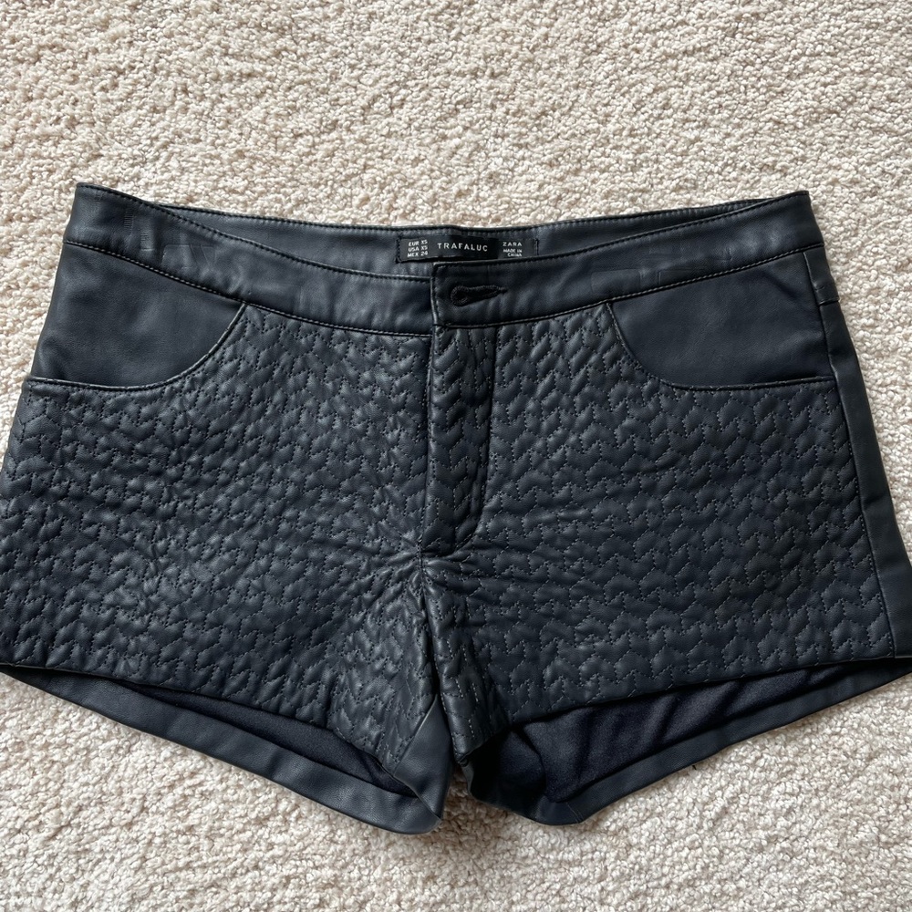 Zara - Black Leather shorts